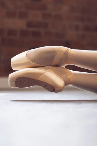 BLOCH EUROPEAN BALANCE POINTE SHOE